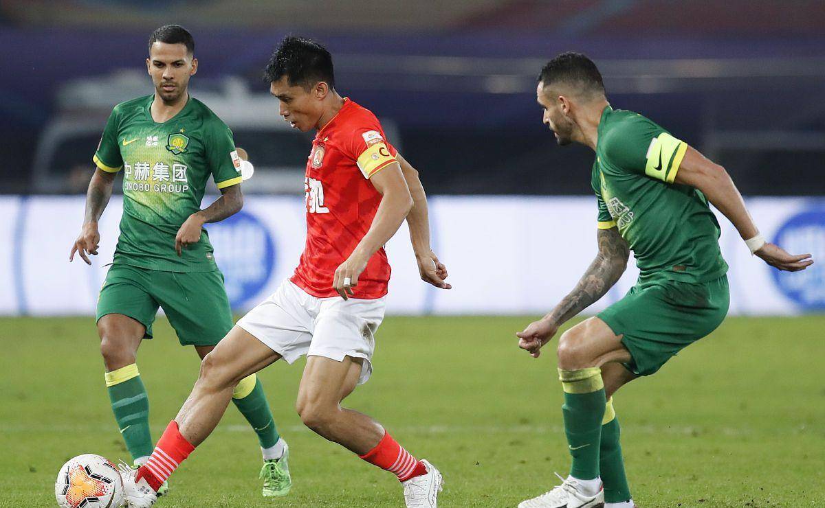 广州队内部会议纪要流出:关键时刻防线松动,足总杯使命明确,更衣室氛围转暖(足总杯直播在线直播免费观看) 广州队内部会议纪要流出:关键时刻防线松动,足总杯使命明确,更衣室氛围转暖(足总杯直播在线直播免费观看)