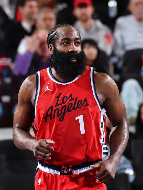 洛杉矶快船迎欧超杯关键赛，赛后扳平良机，质疑声仍在，阵容厚度经受考验(洛杉矶快船最新消息)