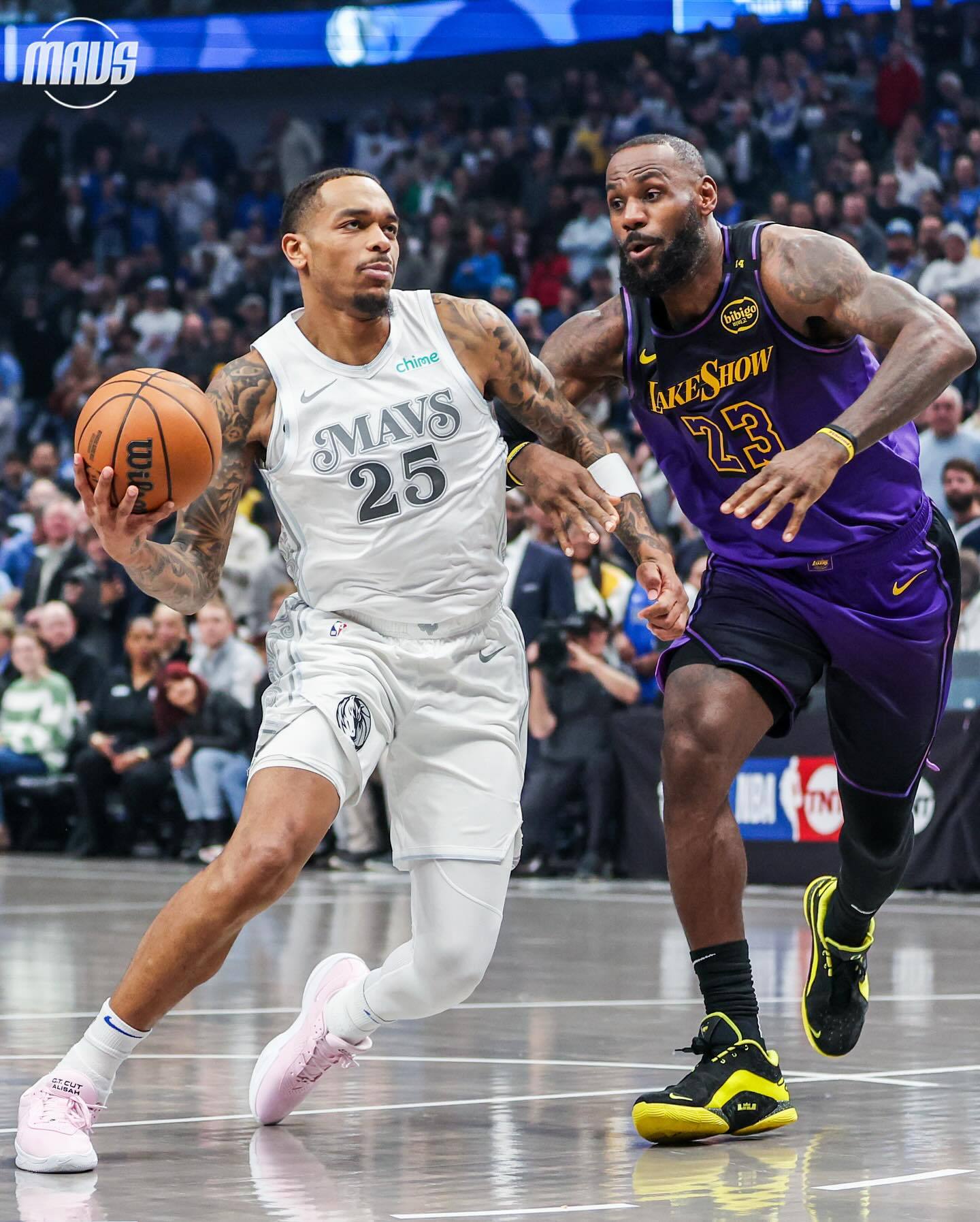 转会期达拉斯独行侠战术微调：NBA总决赛节点到来，质疑声仍在，团队化学反应显著的简单介绍