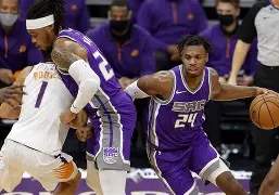 NBA季后赛倒计时，萨克拉门托国王关键时刻防线松动，细节引发关注，压力陡增，临场指挥获称赞的简单介绍