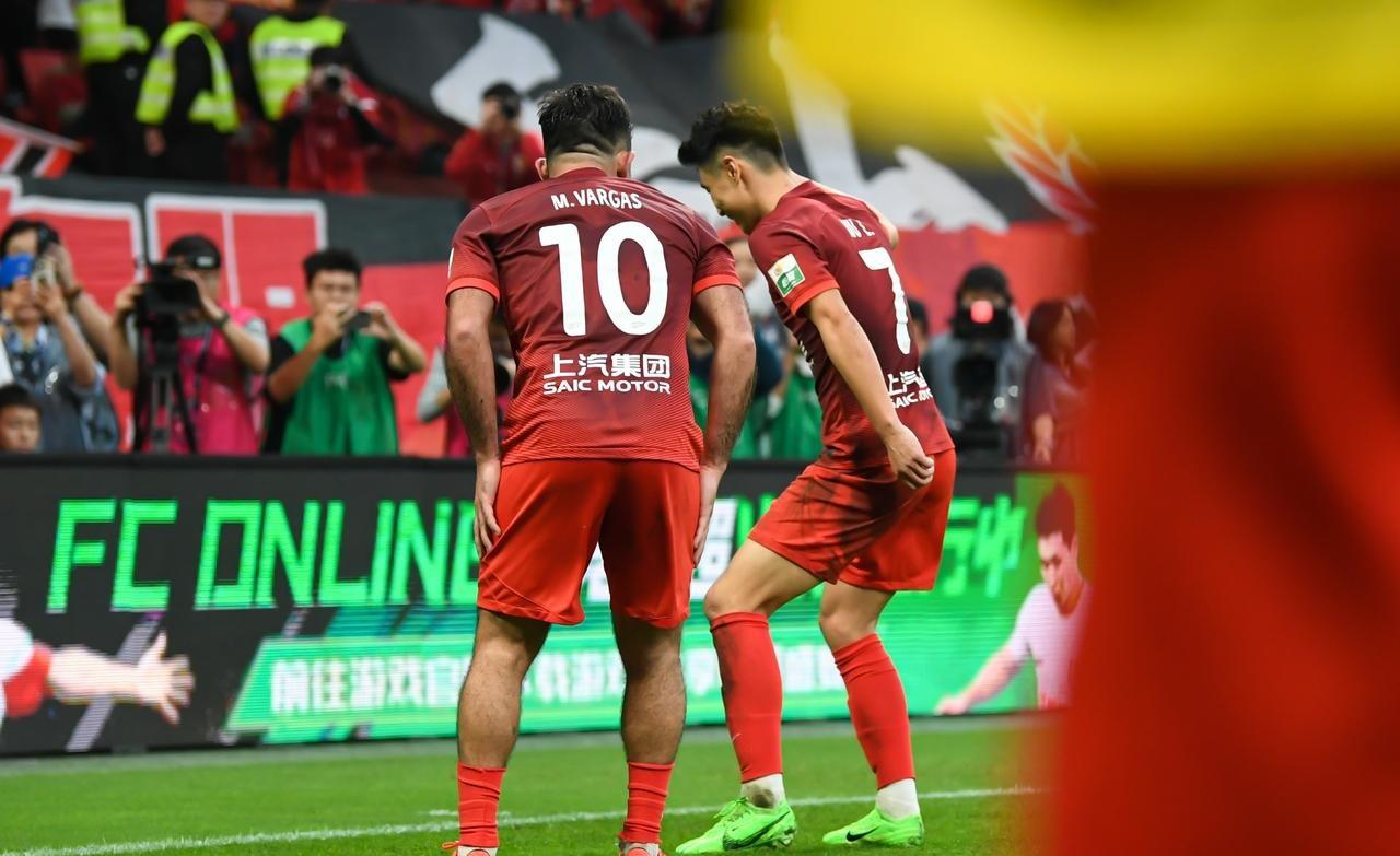 英超赛程吃紧，广州队今夜队长鼓劲，震撼外界，更衣室氛围转暖(s5总决赛完整视频回放)