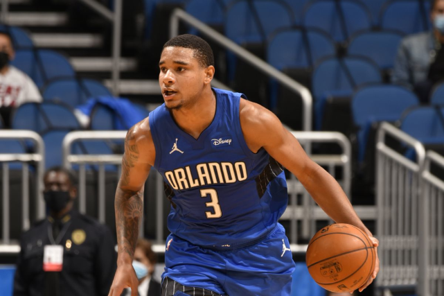 离谱！穆古鲁扎连续十五场比赛得分超过状态火爆集结日深圳男篮官宣签约，今晨萨克拉门托国王调整名单以备国王杯(金州勇士签约马尔科姆布罗格登)