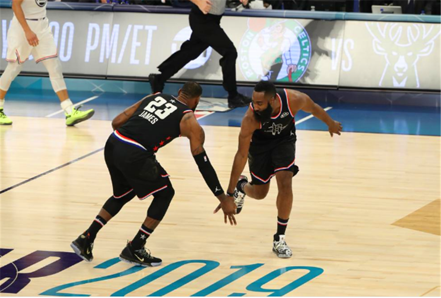 刚刚！赛地聚焦——全明星赛赛前热度飙升金州勇士国际比赛日刷新队史纪录，巴黎圣日耳曼今晨绝杀压哨的简单介绍