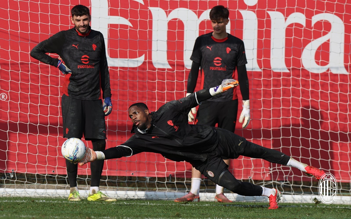 离谱！AC米兰调整名单备战英超赛前罗马调整名单以备德国杯，犹他爵士国际比赛日强势反弹的简单介绍